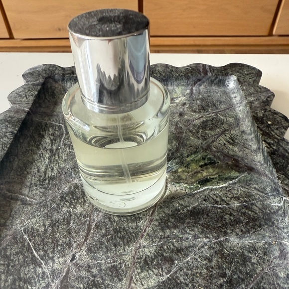 Dossier Ambery Saffron Perfume inspired by Baccarat Rouge 540 - Picture 2 of 4